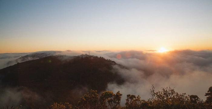 Clean encapsulated crawl space with vapor barrier